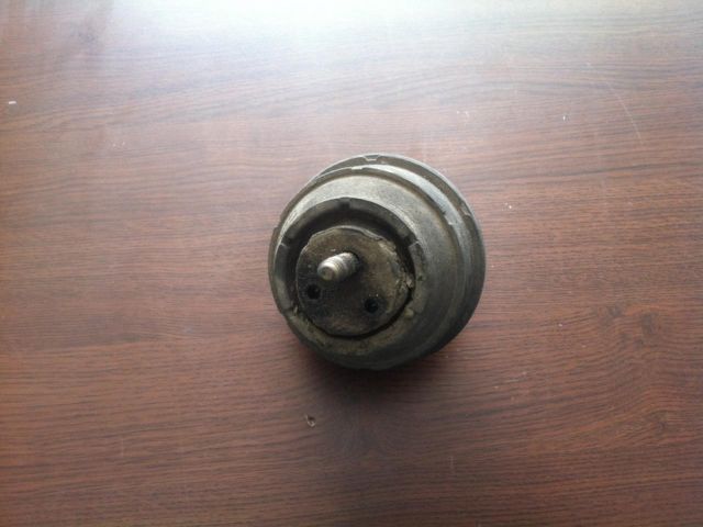 bontott BMW 5 E39 Motor Tartó Bak (Pozíciófüggetlen)