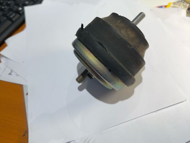 bontott BMW 5 E39 Motor Tartó Bak (Pozíciófüggetlen)