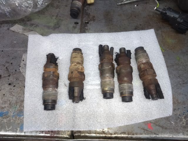 bontott BMW 5 E39 Porlasztó (1 db)