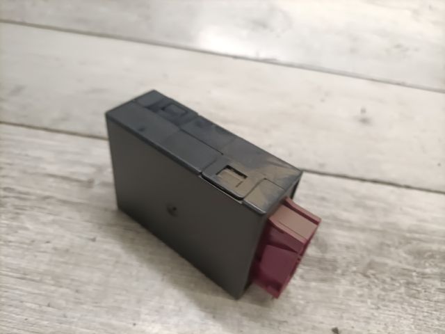 bontott BMW 5 E39 Üzemanyag Szivattyú Relé