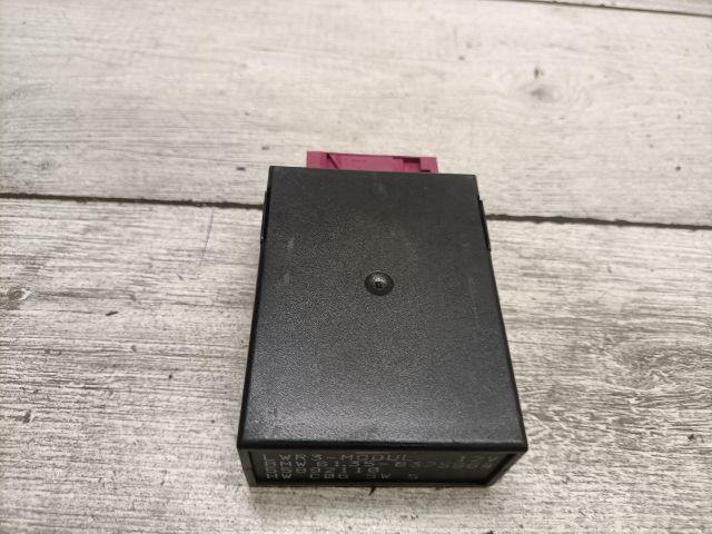 bontott BMW 5 E39 Üzemanyag Szivattyú Relé