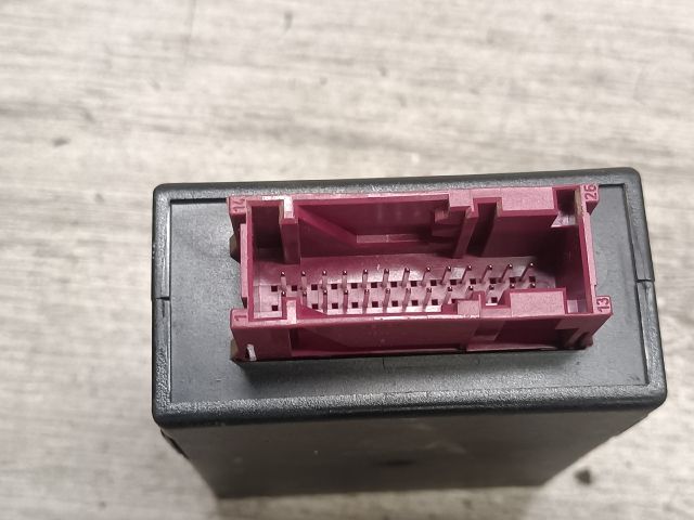 bontott BMW 5 E39 Üzemanyag Szivattyú Relé