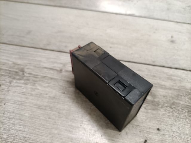 bontott BMW 5 E39 Üzemanyag Szivattyú Relé