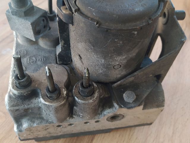 bontott BMW 5 E39 ABS Kocka