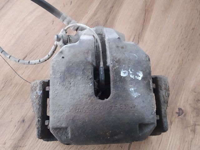bontott BMW 5 E39 Bal első Féknyereg Munkahengerrel