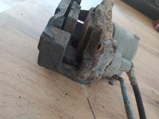 bontott BMW 5 E39 Bal első Féknyereg Munkahengerrel