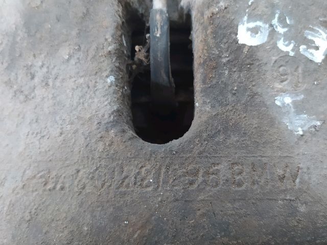 bontott BMW 5 E39 Bal első Féknyereg Munkahengerrel