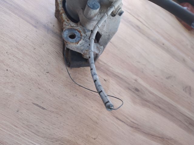 bontott BMW 5 E39 Bal első Féknyereg Munkahengerrel