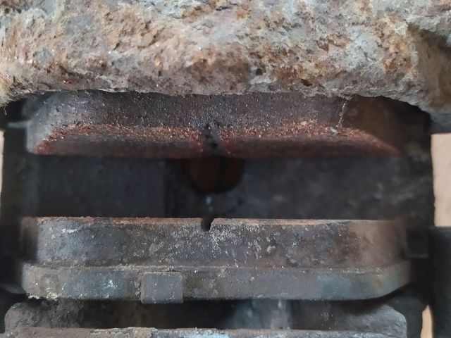 bontott BMW 5 E39 Bal első Féknyereg Munkahengerrel