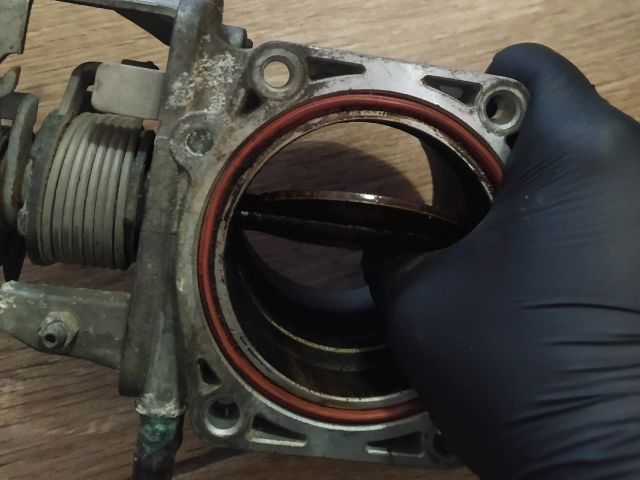 bontott BMW 5 E39 Fojtószelep (Mechanikus)