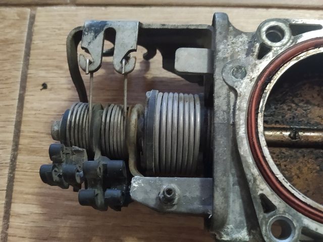 bontott BMW 5 E39 Fojtószelep (Mechanikus)