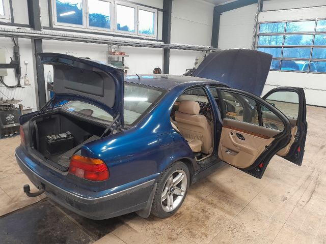 bontott BMW 5 E39 Biztosítéktábla Motortér