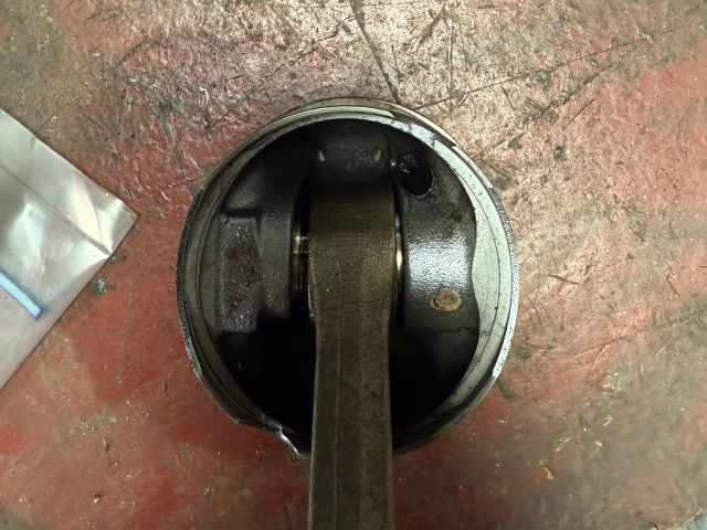 bontott BMW 5 E39 Dugattyú és Hajtókar