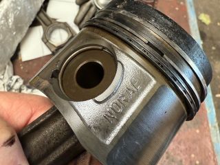 bontott BMW 5 E39 Dugattyú és Hajtókar