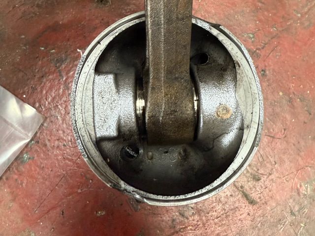 bontott BMW 5 E39 Dugattyú és Hajtókar