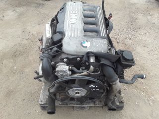 bontott BMW 5 E39 Motor (Fűzött blokk hengerfejjel)