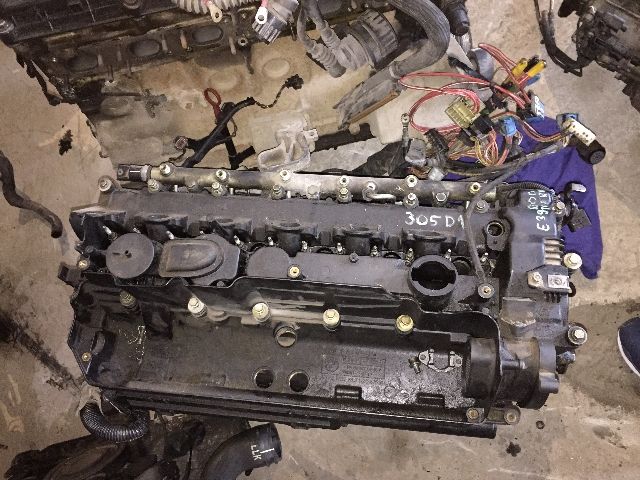 bontott BMW 5 E39 Motor (Fűzött blokk hengerfejjel)