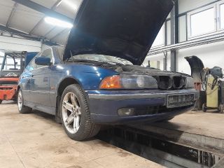 bontott BMW 5 E39 Motor Tartó Bak Jobb