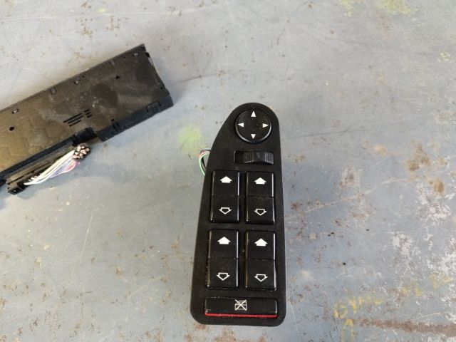 bontott BMW 5 E39 Ablakemelő és Tükör Kapcsoló