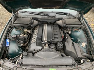 bontott BMW 5 E39 Akkumulátor Tartó