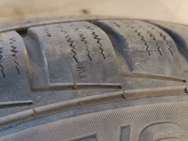 bontott BMW 5 E39 Alufelni Gumival (1 db)