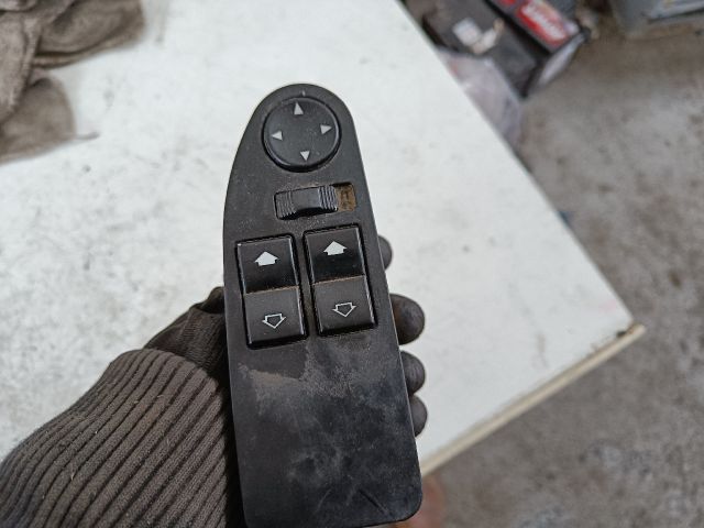 bontott BMW 5 E39 Bal első Ablakemelő Kapcsoló