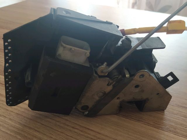 bontott BMW 5 E39 Bal első Ajtózár