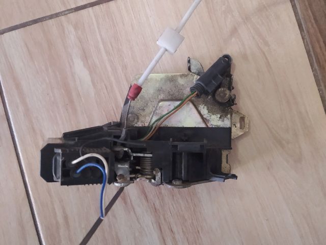 bontott BMW 5 E39 Bal első Ajtózár