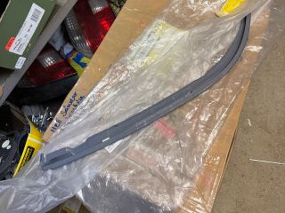 bontott BMW 5 E39 Bal Fényszóró Bajusz Díszléc