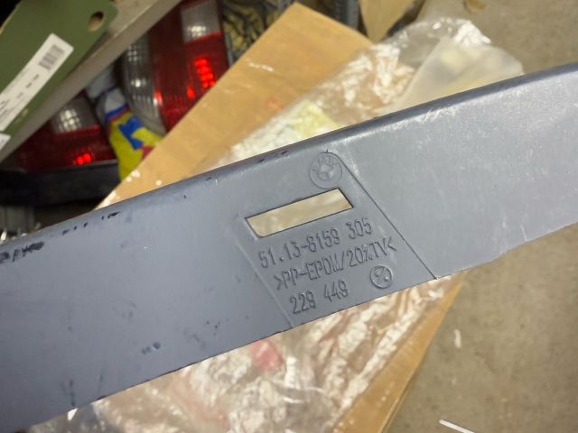 bontott BMW 5 E39 Bal Fényszóró Bajusz Díszléc