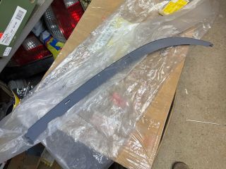 bontott BMW 5 E39 Bal Fényszóró Bajusz Díszléc