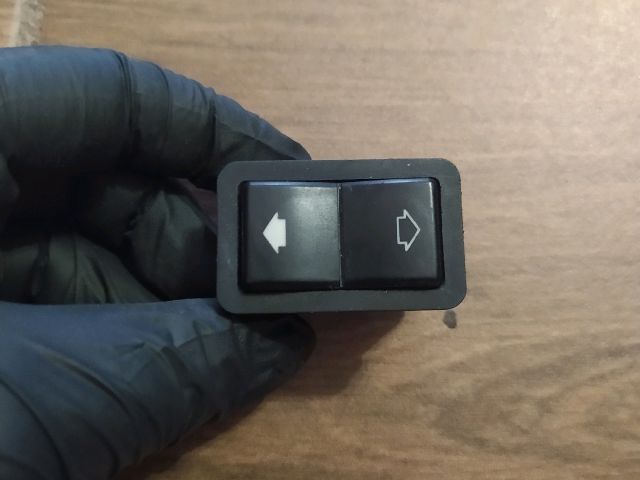 bontott BMW 5 E39 Bal hátsó Ablakemelő Kapcsoló