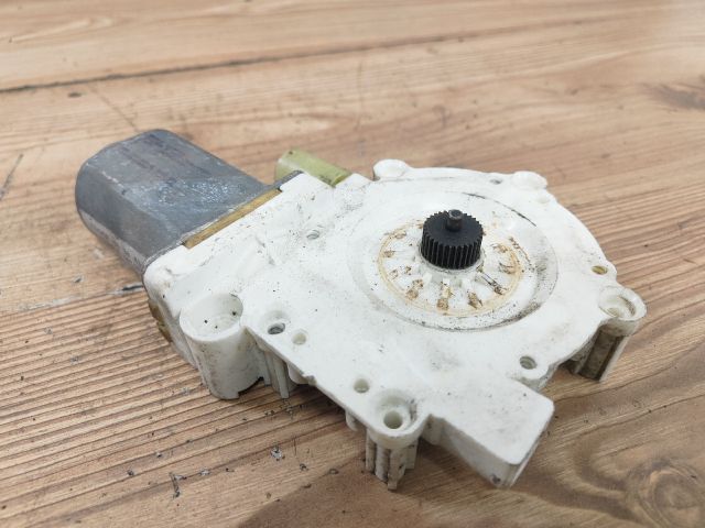 bontott BMW 5 E39 Bal hátsó Ablakemelő Motor