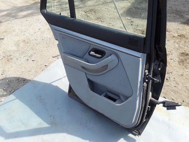 bontott BMW 5 E39 Bal hátsó Ajtó (Részeivel)