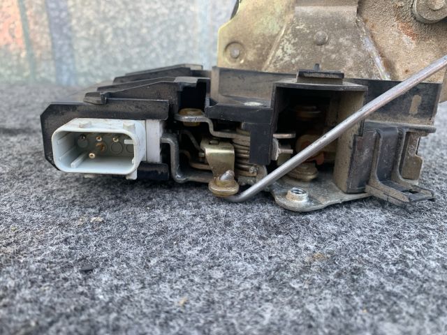 bontott BMW 5 E39 Bal hátsó Ajtózár