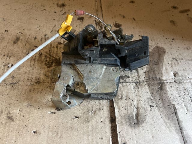 bontott BMW 5 E39 Bal hátsó Ajtózár