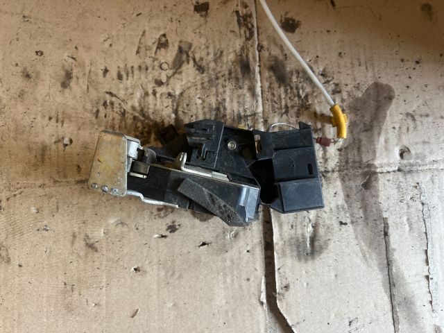 bontott BMW 5 E39 Bal hátsó Ajtózár