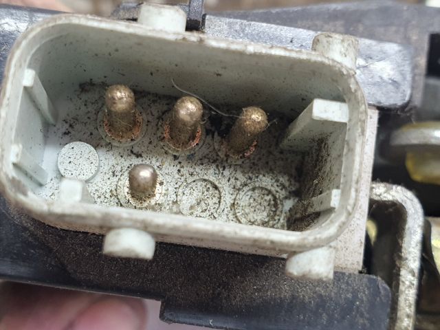 bontott BMW 5 E39 Bal hátsó Ajtózár