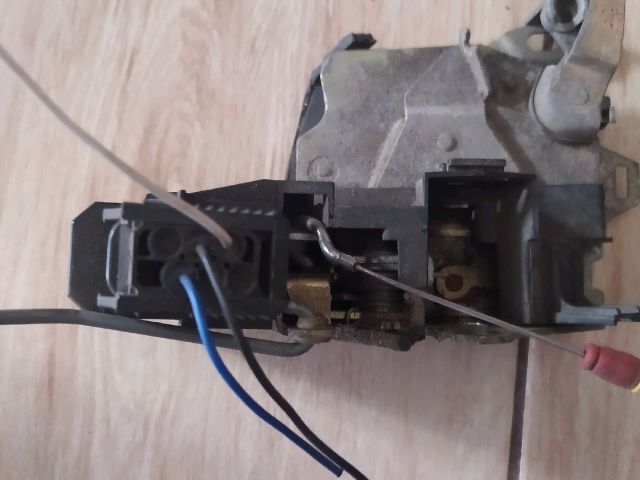 bontott BMW 5 E39 Bal hátsó Ajtózár