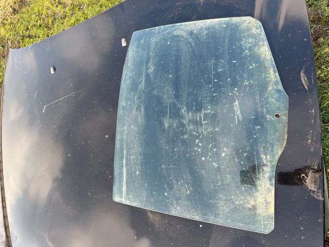 bontott BMW 5 E39 Bal hátsó Fixüveg (Ajtóban)