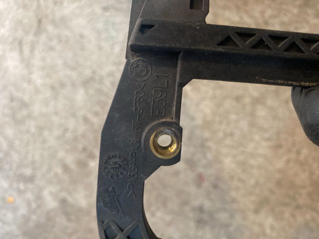 bontott BMW 5 E39 Bal hátsó Külső Kilincsfészek