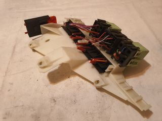 bontott BMW 5 E39 Biztosítéktábla Csomagtér