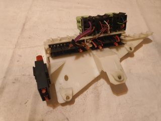 bontott BMW 5 E39 Biztosítéktábla Csomagtér