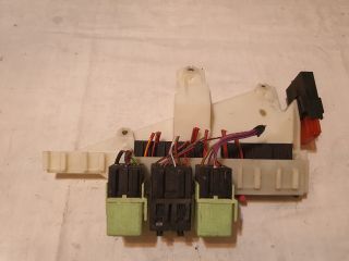 bontott BMW 5 E39 Biztosítéktábla Csomagtér