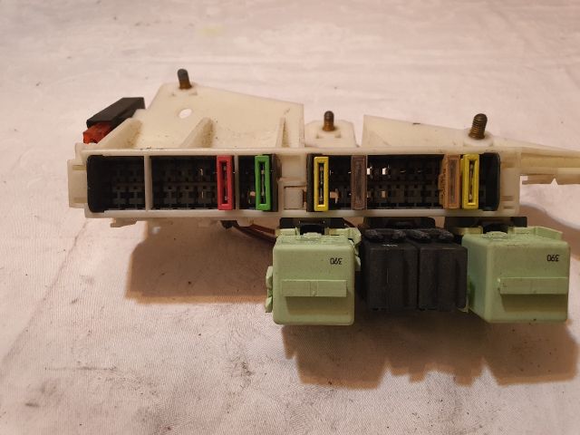 bontott BMW 5 E39 Biztosítéktábla Csomagtér