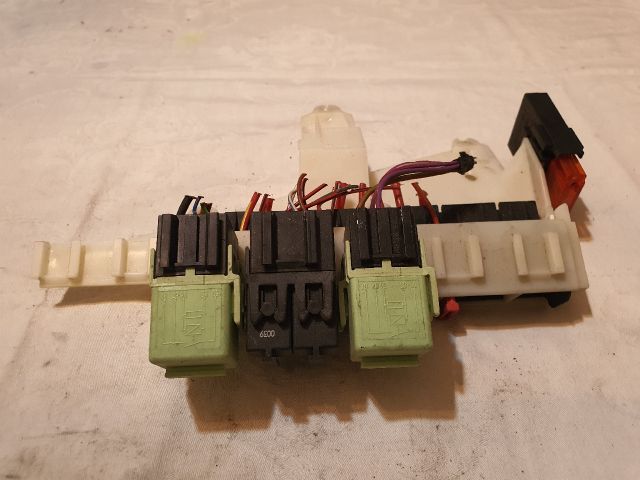 bontott BMW 5 E39 Biztosítéktábla Csomagtér