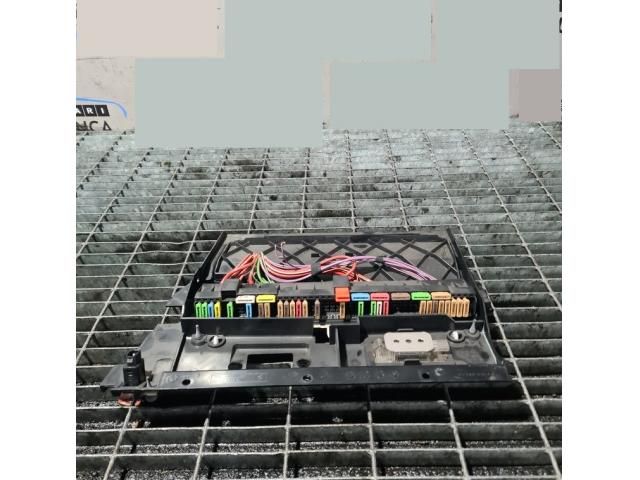 bontott BMW 5 E39 Biztosítéktábla Utastér