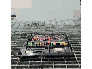 bontott BMW 5 E39 Biztosítéktábla Utastér