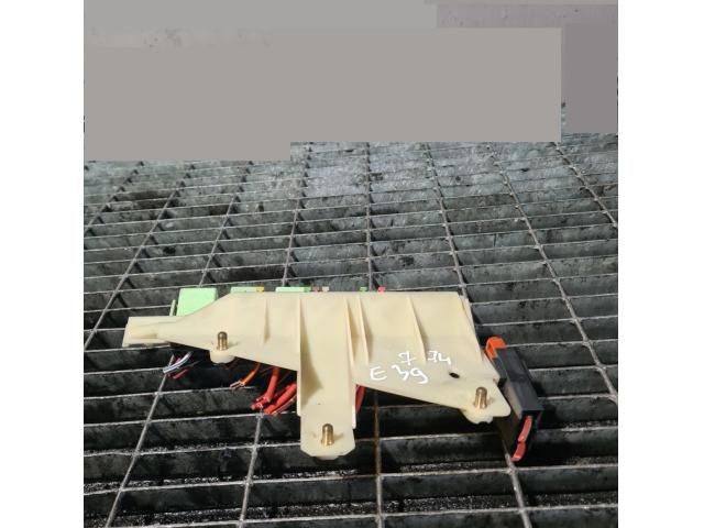 bontott BMW 5 E39 Biztosítéktábla Utastér