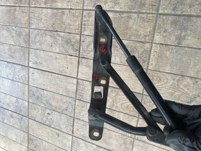 bontott BMW 5 E39 Csomagtérajtó Bal Zsanér